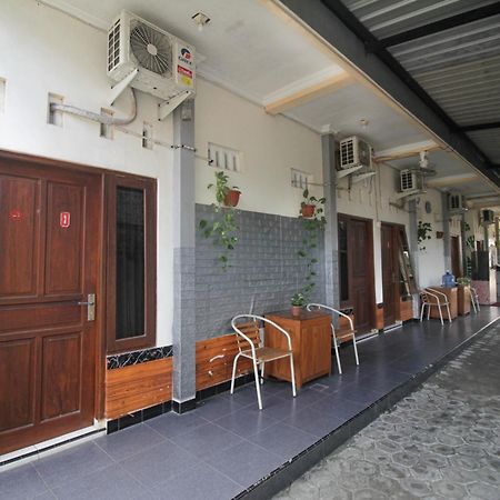 Super Oyo Capital O 2258 Santana Syariah Guest House Kartosuro Esterno foto