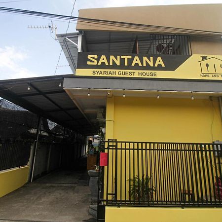 Super Oyo Capital O 2258 Santana Syariah Guest House Kartosuro Esterno foto