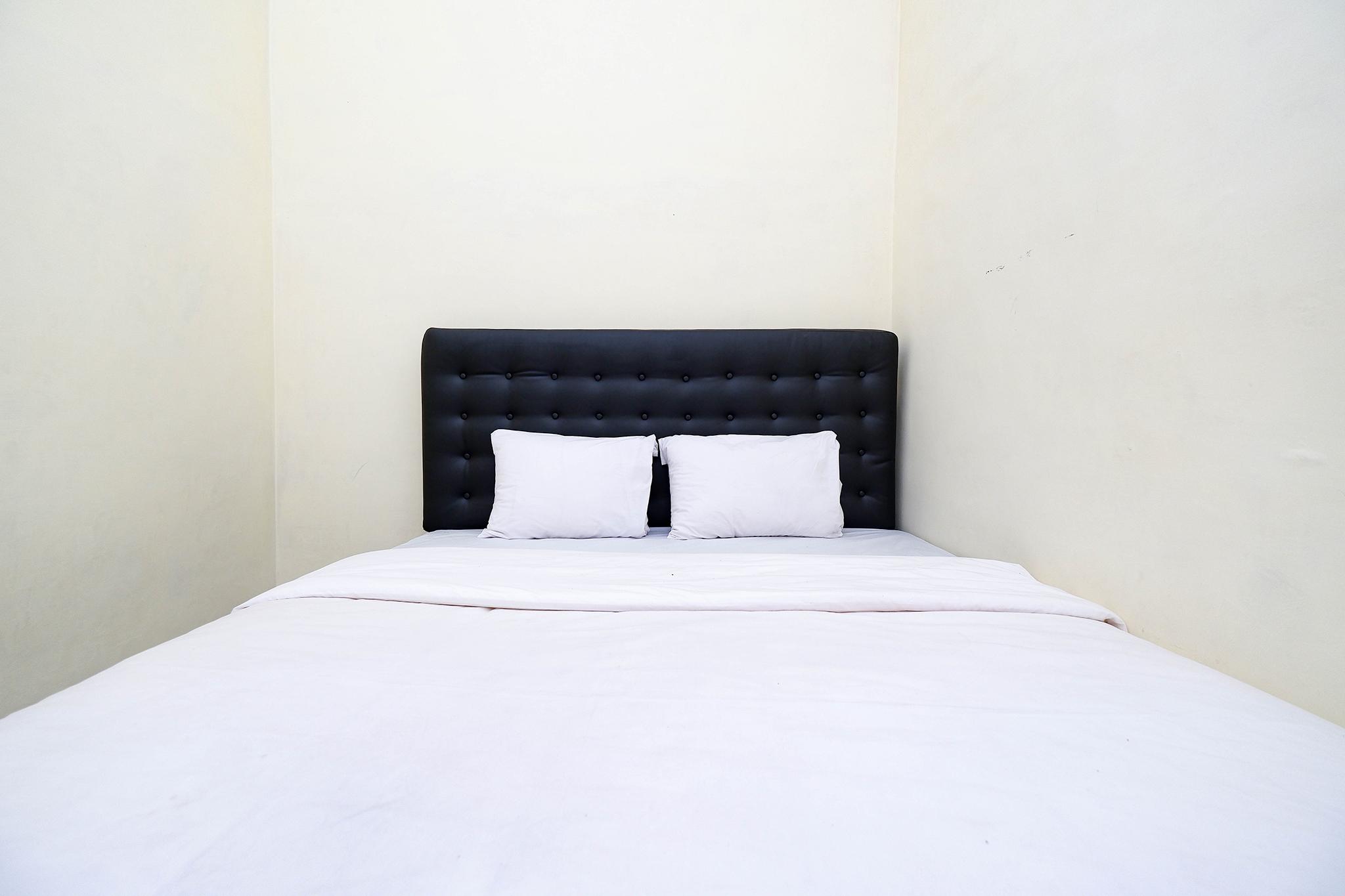 Super Oyo Capital O 2258 Santana Syariah Guest House Kartosuro Esterno foto