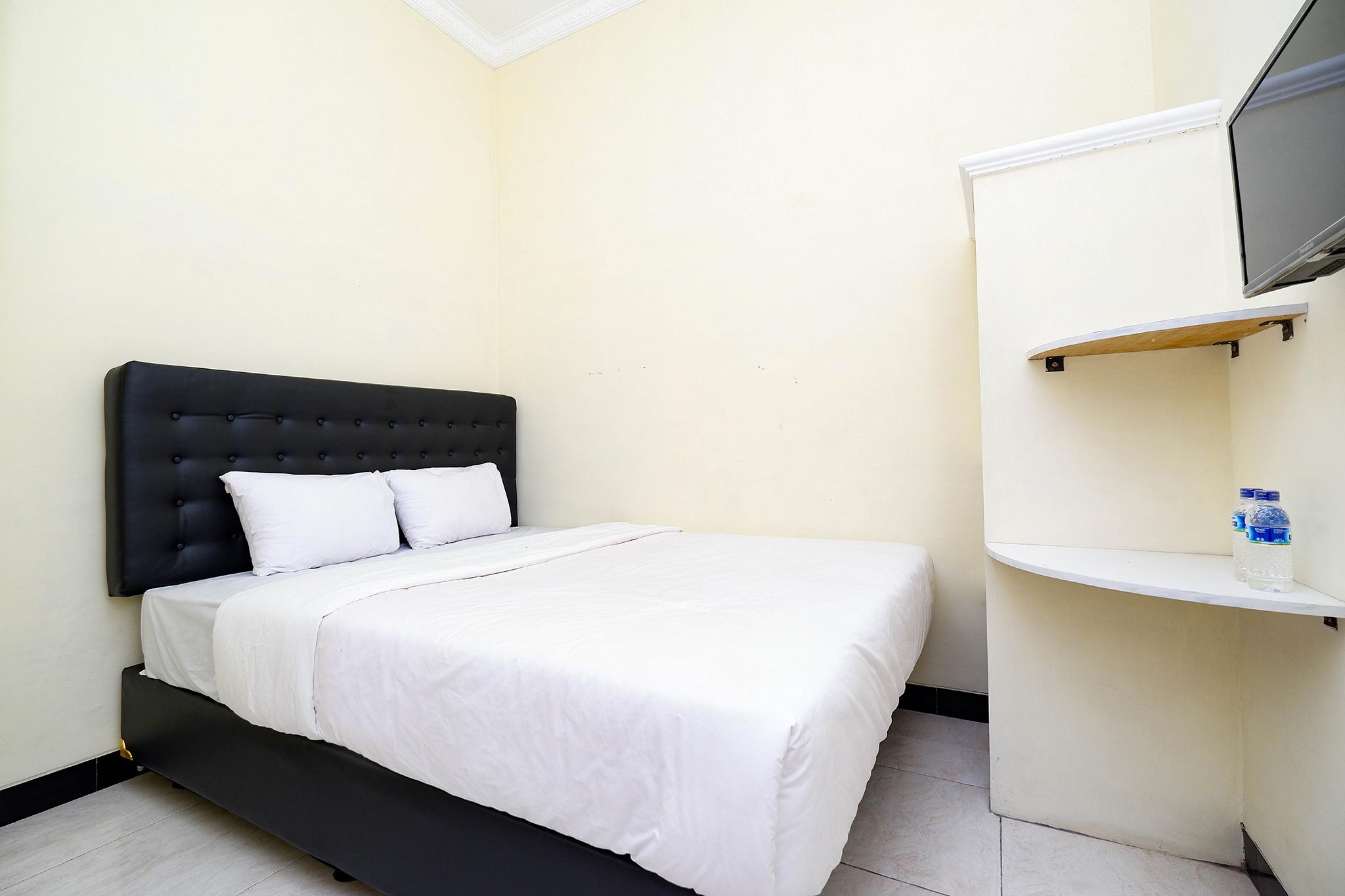 Super Oyo Capital O 2258 Santana Syariah Guest House Kartosuro Esterno foto