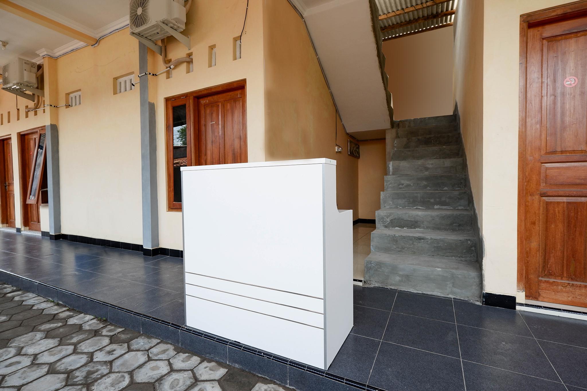 Super Oyo Capital O 2258 Santana Syariah Guest House Kartosuro Esterno foto