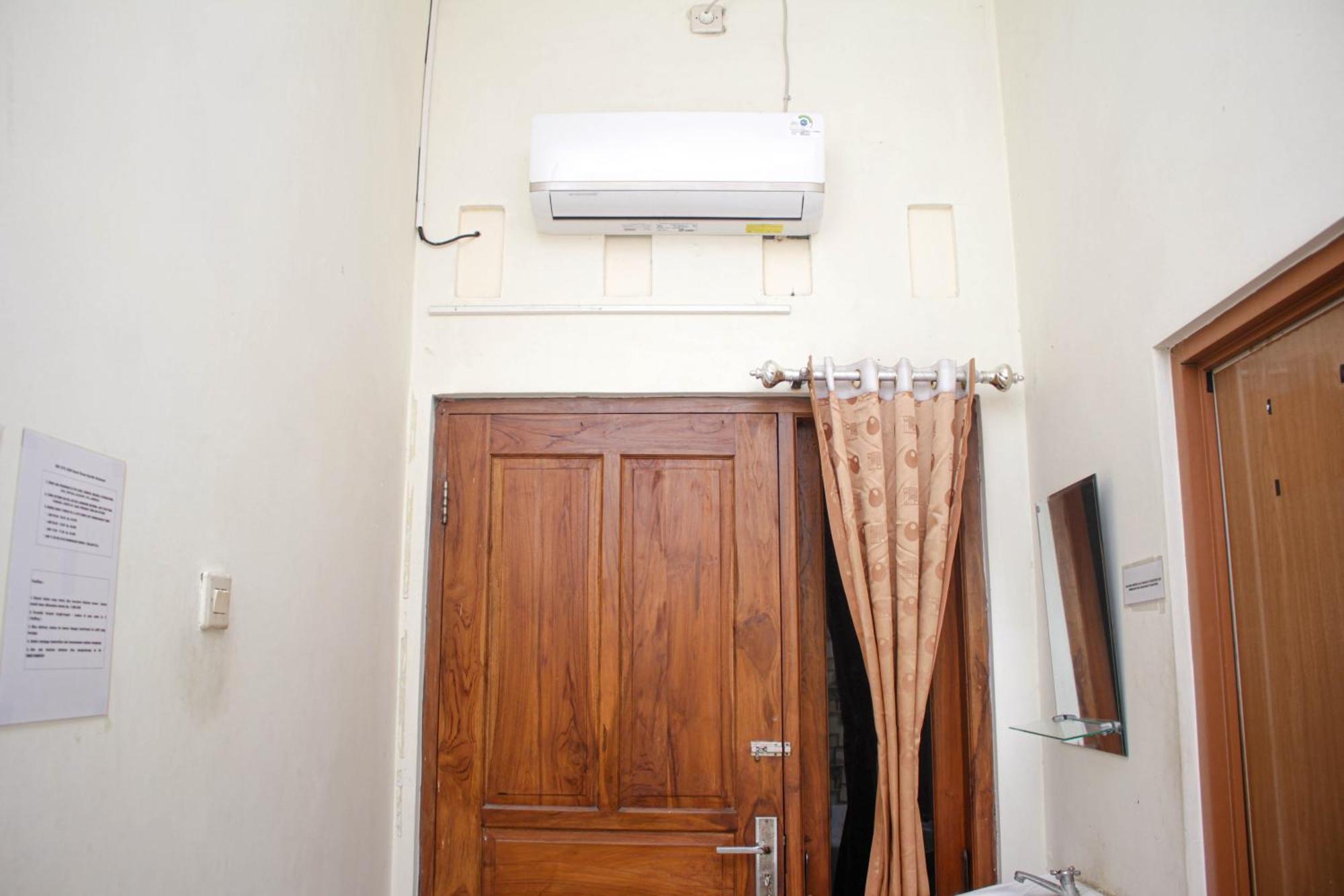 Super Oyo Capital O 2258 Santana Syariah Guest House Kartosuro Esterno foto