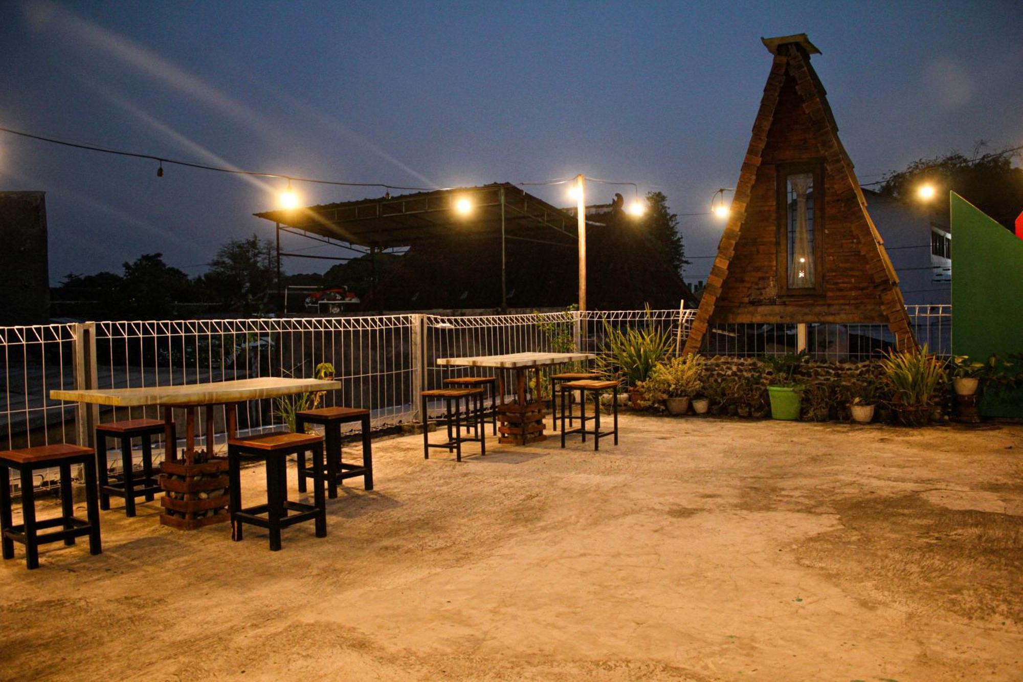 Super Oyo Capital O 2258 Santana Syariah Guest House Kartosuro Esterno foto