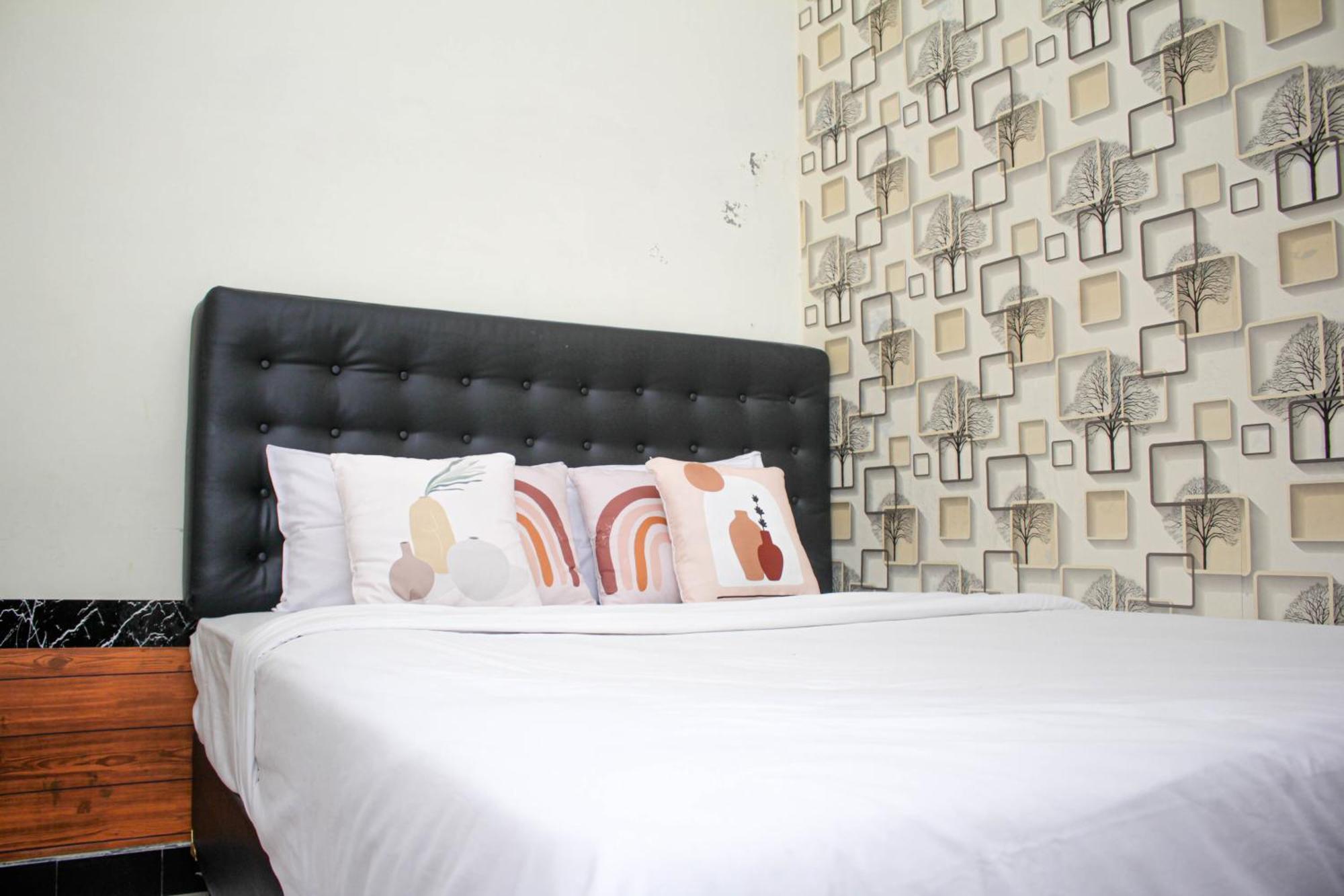 Super Oyo Capital O 2258 Santana Syariah Guest House Kartosuro Esterno foto