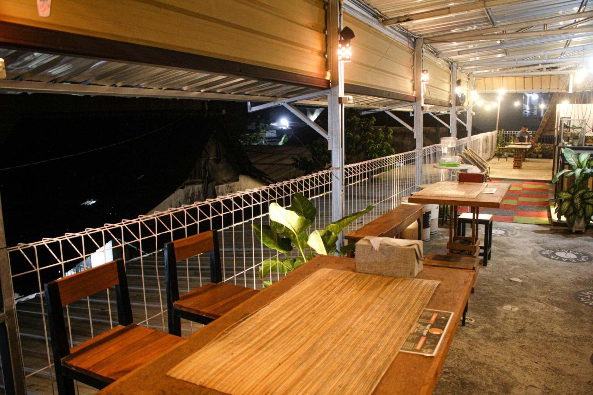 Super Oyo Capital O 2258 Santana Syariah Guest House Kartosuro Esterno foto