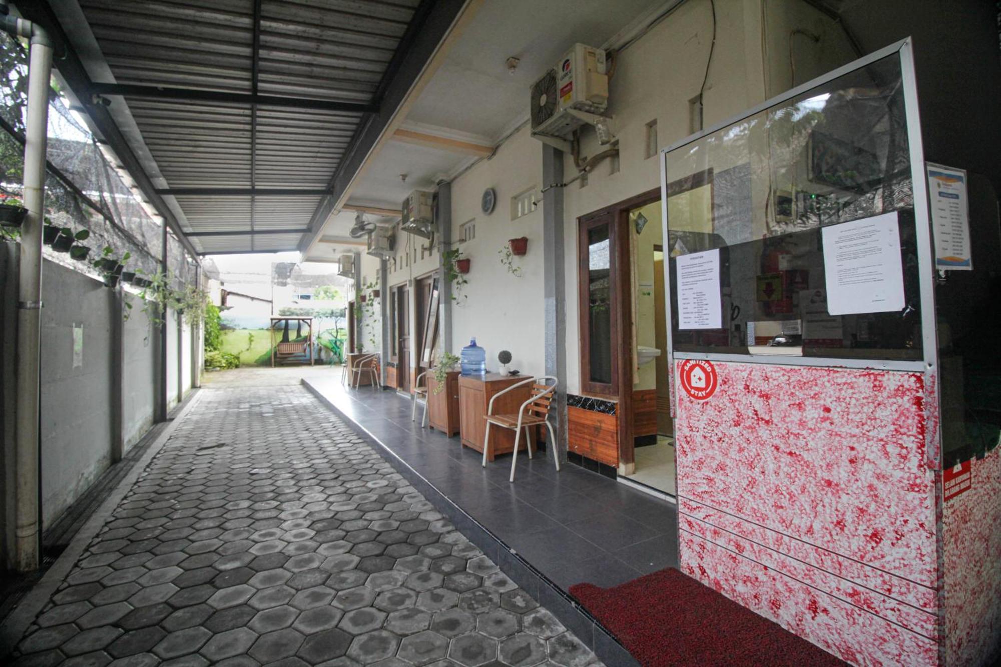 Super Oyo Capital O 2258 Santana Syariah Guest House Kartosuro Esterno foto