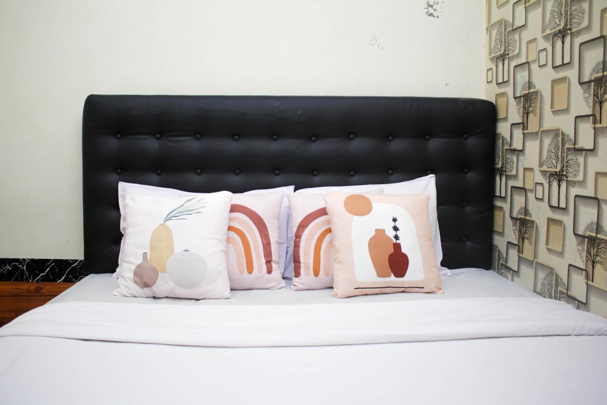 Super Oyo Capital O 2258 Santana Syariah Guest House Kartosuro Esterno foto