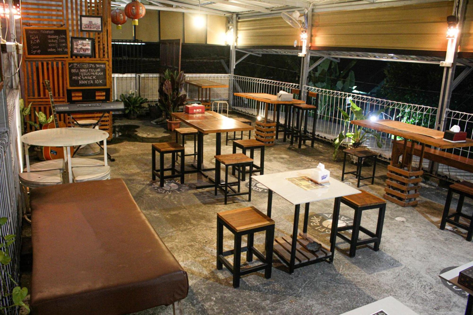 Super Oyo Capital O 2258 Santana Syariah Guest House Kartosuro Esterno foto
